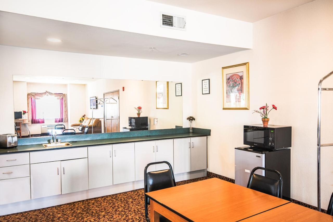 Econo Lodge Inn & Suites Mesquite - Dallas East Екстер'єр фото