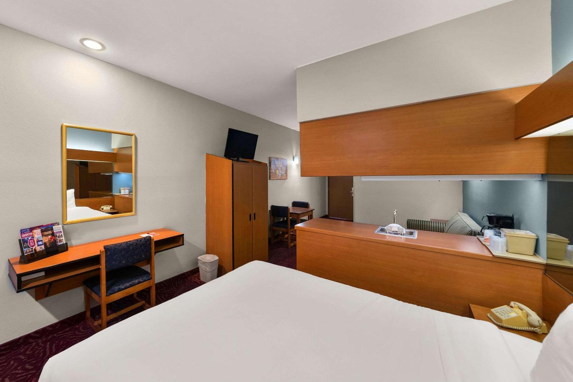 Econo Lodge Inn & Suites Mesquite - Dallas East Екстер'єр фото
