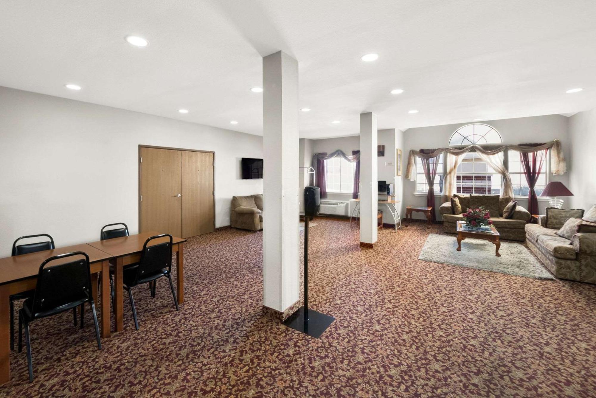 Econo Lodge Inn & Suites Mesquite - Dallas East Екстер'єр фото
